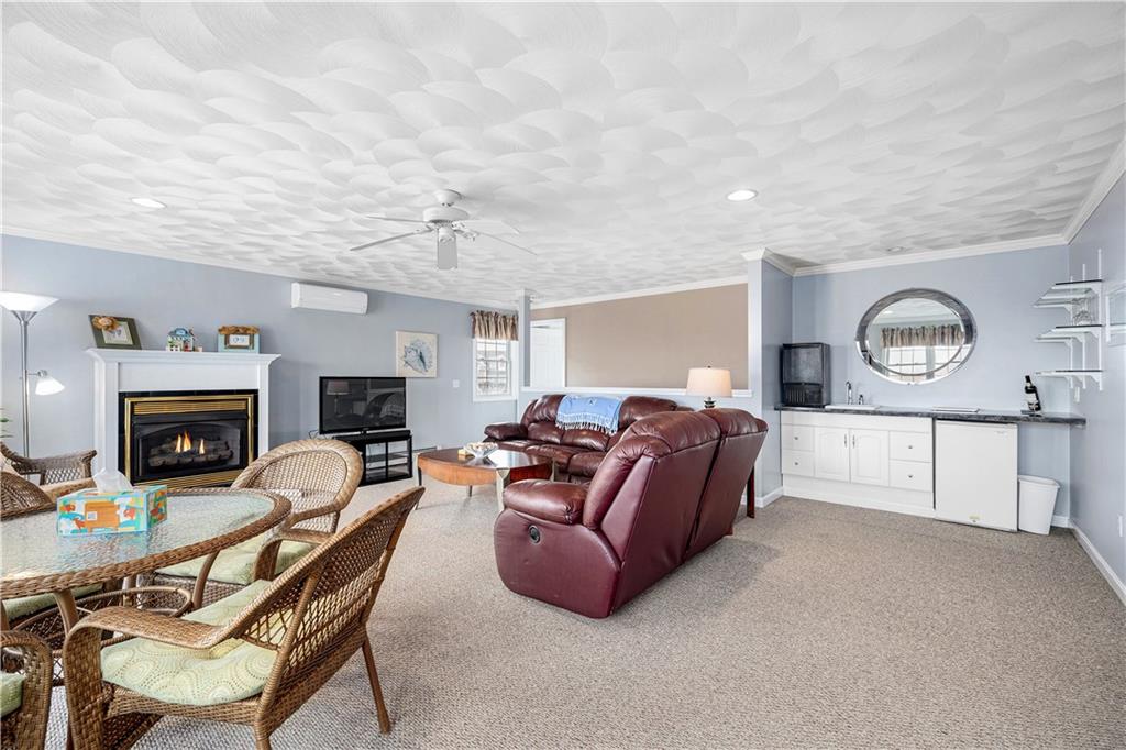 16 Elm Avenue, Narragansett