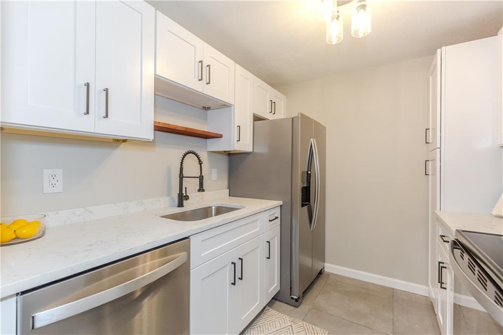 38 Cowesett Avenue, Unit#18, West Warwick