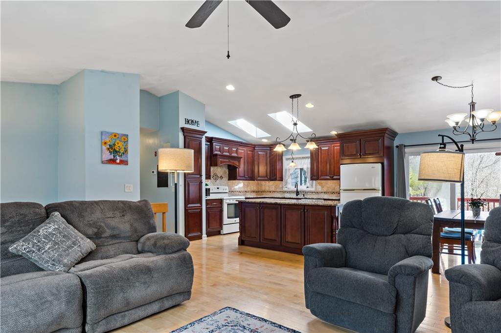 830 Carrs Pond Road, East Greenwich