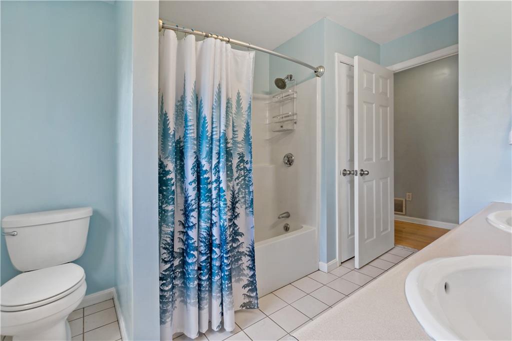 830 Carrs Pond Road, East Greenwich