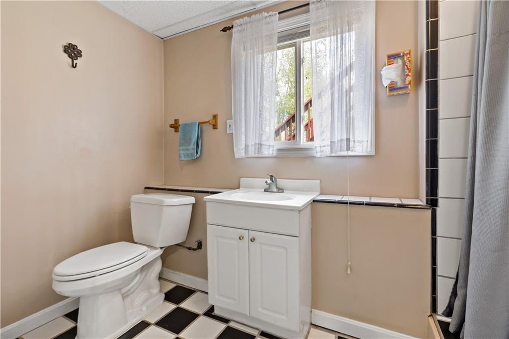 830 Carrs Pond Road, East Greenwich
