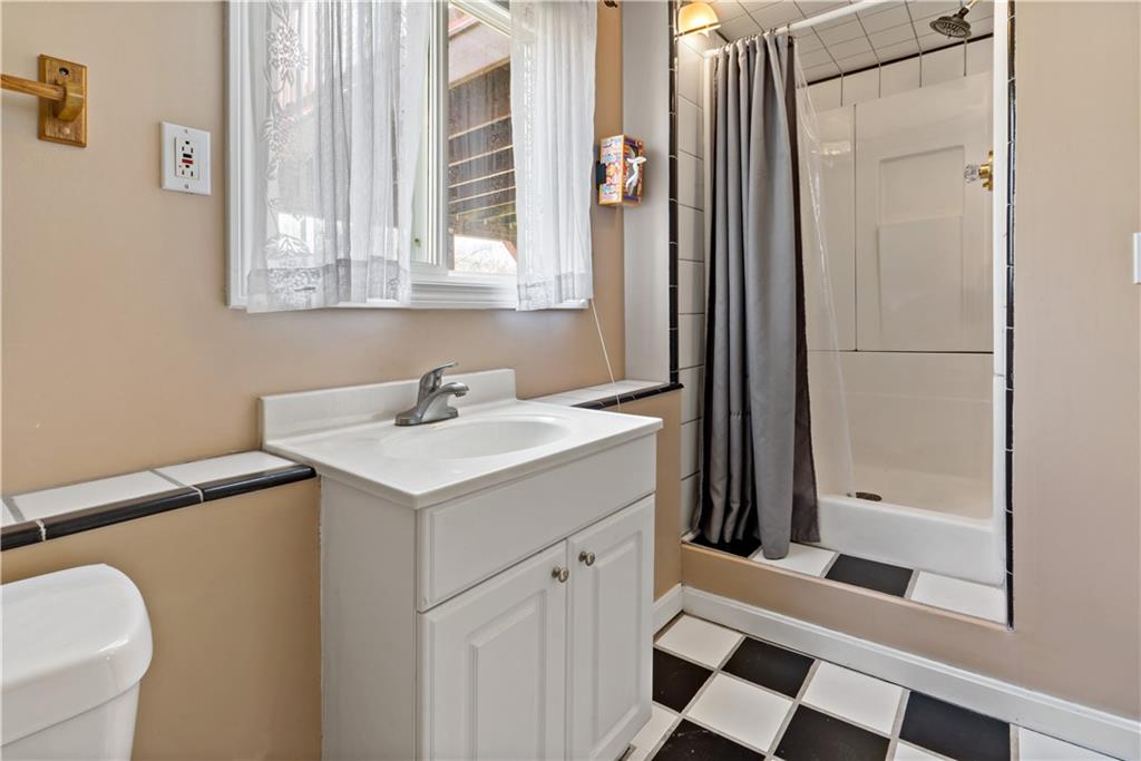 830 Carrs Pond Road, East Greenwich
