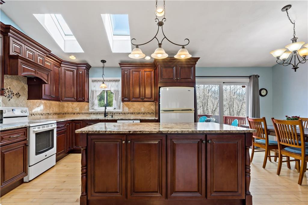 830 Carrs Pond Road, East Greenwich