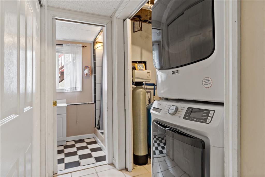 830 Carrs Pond Road, East Greenwich