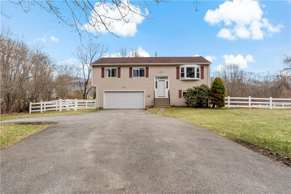 830 Carrs Pond Road, East Greenwich