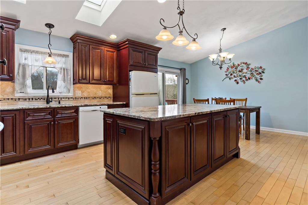 830 Carrs Pond Road, East Greenwich