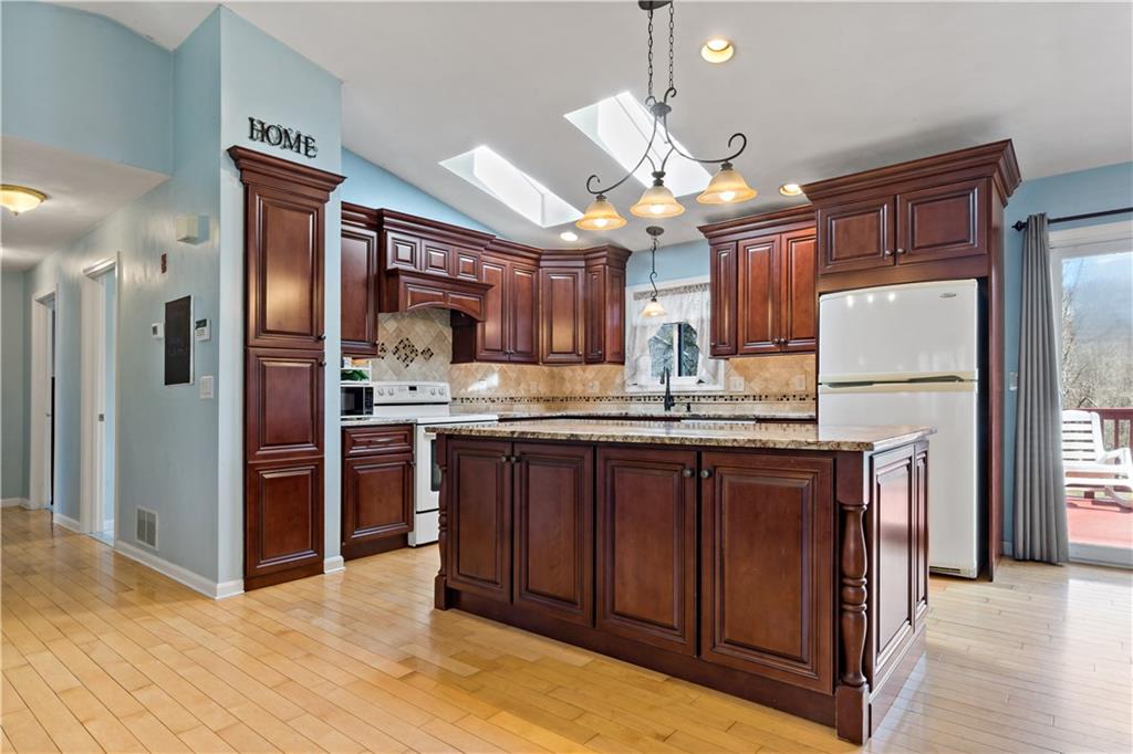 830 Carrs Pond Road, East Greenwich