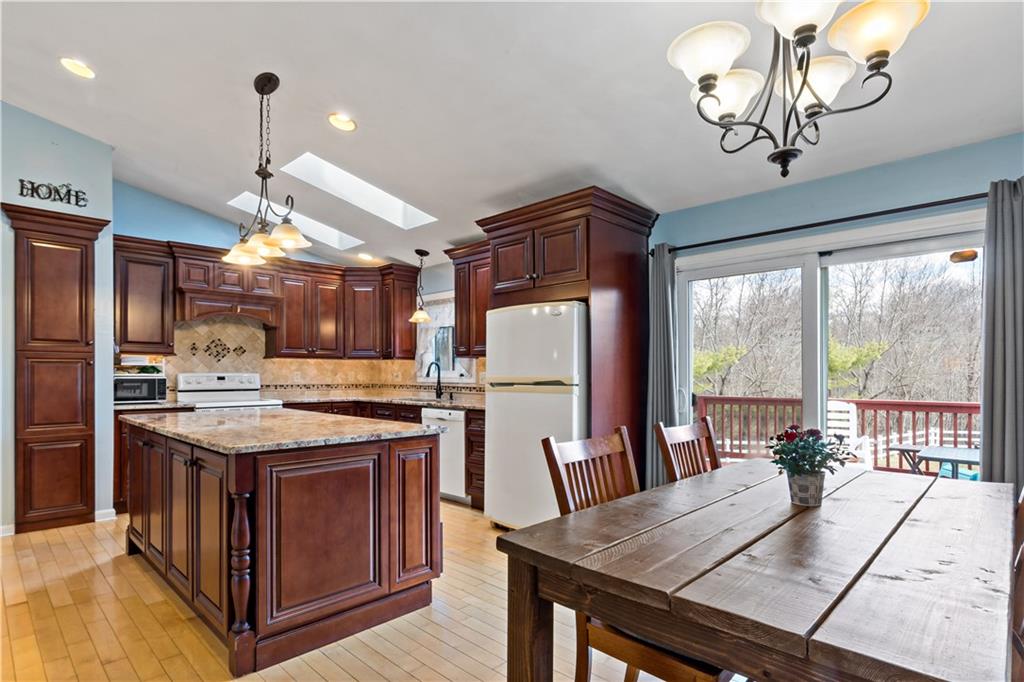 830 Carrs Pond Road, East Greenwich